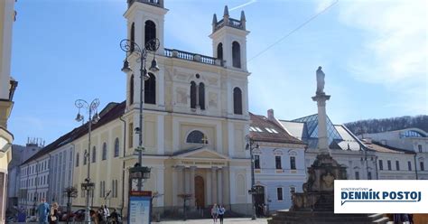 Detail Trhu v Banskej Bystrici s morovým stĺpom