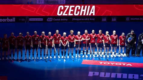 Victoria Hillová s novoobjavenými sestrami