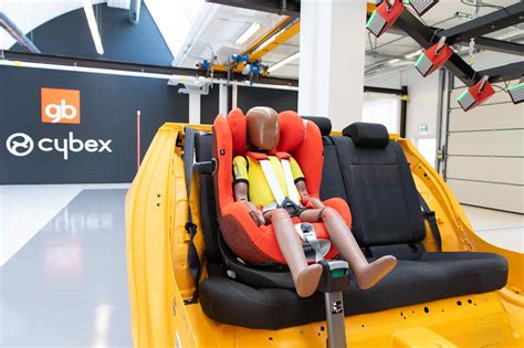 Crash test autosedačky Cybex