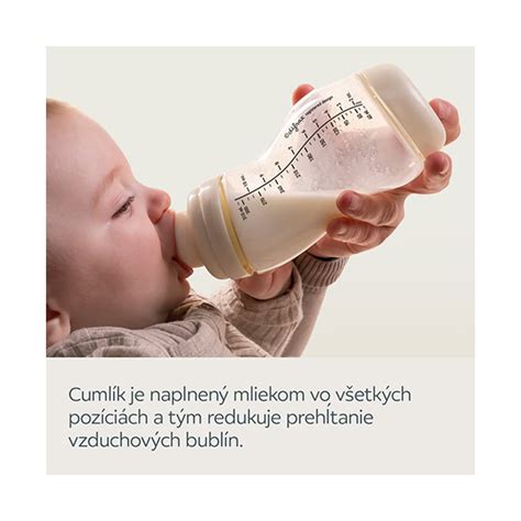 Bábätko pijúce mlieko z fľaše