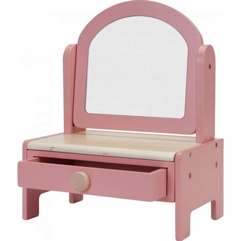 Dievčatko hrajúce sa s detským toaletným stolíkom