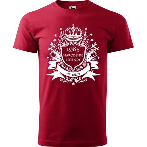 koláž rôznych tričiek s potlačou