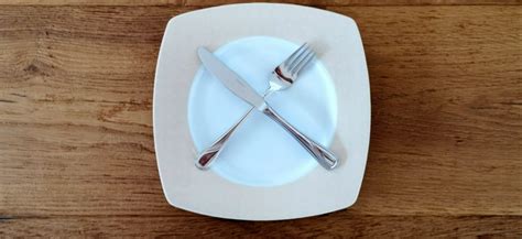 Ilustrácia rodiny pri zdravom stolovaní