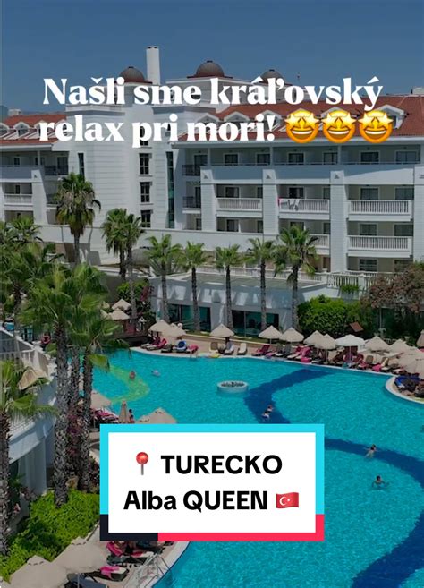 Piesočnatá pláž v Side s pozvoľným vstupom do mora