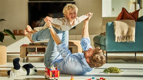 Otec a dcéra sa hrajú spolu