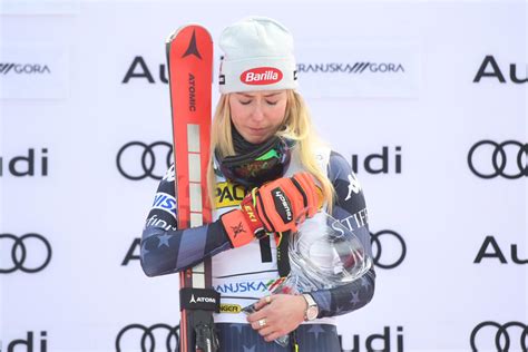 Mladá Veronika Zuzulová na lyžiach