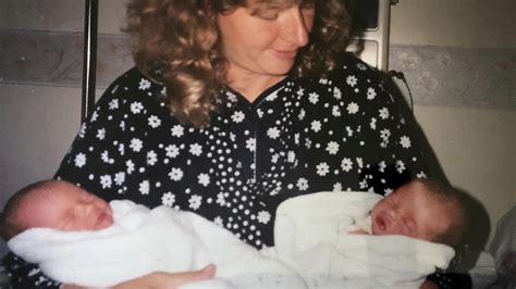 Dve bábätká v kolíske