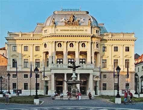 Divadelná scéna Slovenského národného divadla