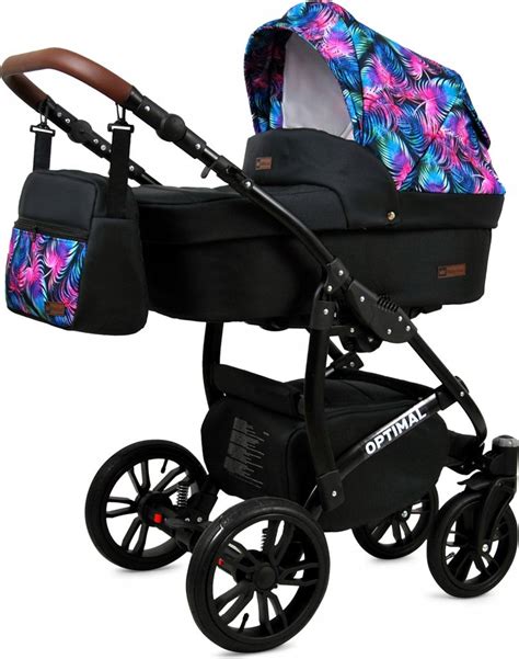 detský kočík s balónmi a fľašou vína s etiketou