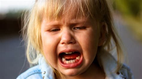 Dieťa s výrazom hnevu