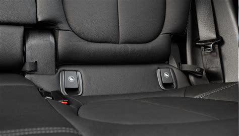 Ilustrácia základne Isofix Kiddy pripevnená v aute