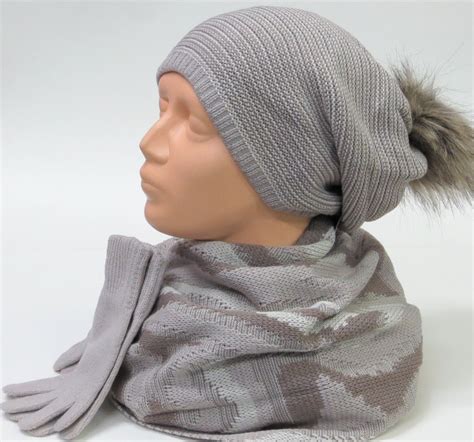 Detail zimného setu pre deti - čiapka, tunel, rukavice