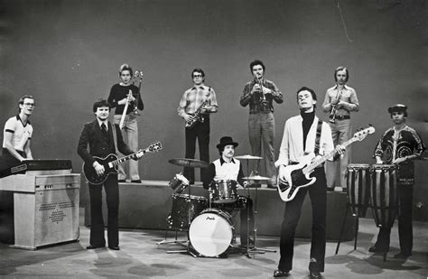 Zdeno Baláž na pódiu s kapelou Elán