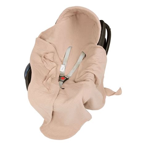 Ilustrácia rôznych doplnkov k autosedačkám Cybex