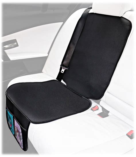 Detail ochranné podložky na autosedačke