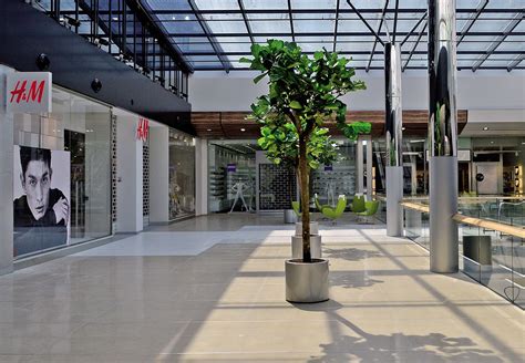 Interiér poľského nákupného centra s detskými potrebami