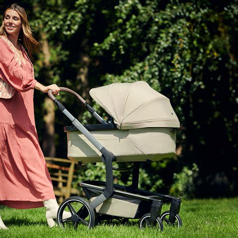 Rodina s kočíkom Joolz Day