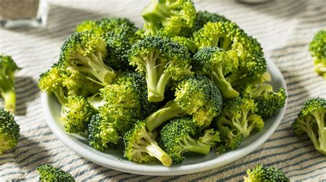 Ilustrácia brokolice a inej hlúbovitej zeleniny