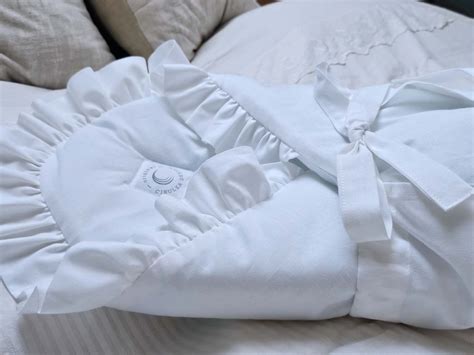 Tradičná biela perinka pre novorodenca