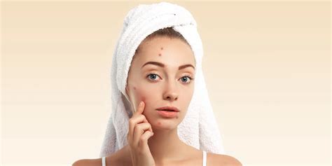 Žena s tetovaním na predlaktí