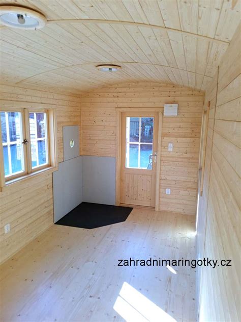 Ilustrácia maringotky v krajine