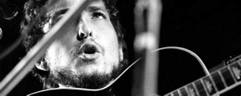 Bob Dylan v mladosti s gitarou