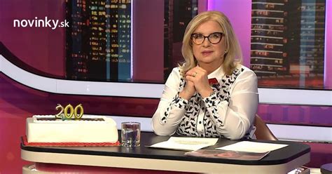 Symbolické znázornenie páru túžiaceho po dieťati s lekárskym symbolom