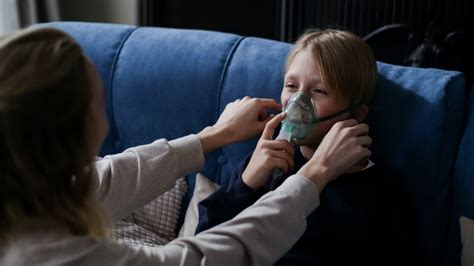 Detská lekárka konzultuje s rodičmi