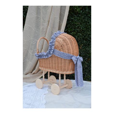 Detský prútený kočík s drevenou rukoväťou