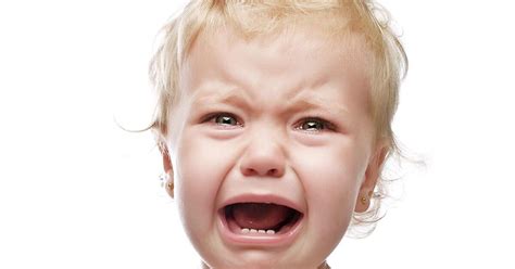 matka drží plačúce dieťa