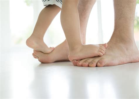 Ilustrácia znázorňujúca harmonický vzťah medzi matkou a deťmi