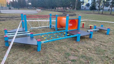 detského ihriska s malými deťmi