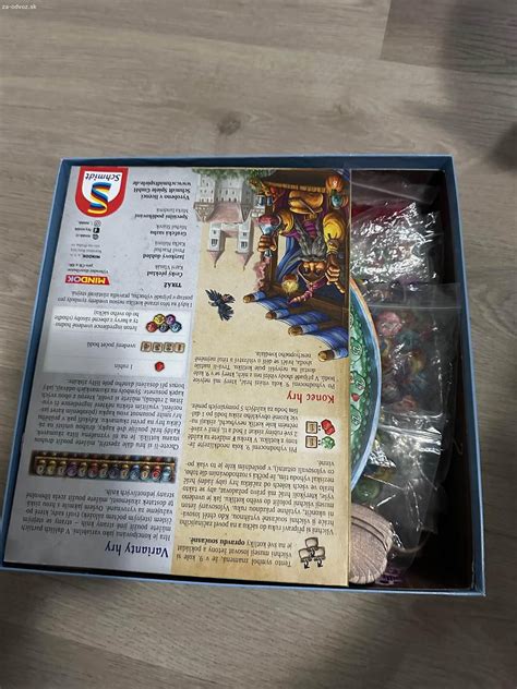 rodina hráva spoločenskú hru