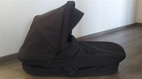 Deti sediace v kočíku Britax B-Motion 4 Plus, s úsmevom