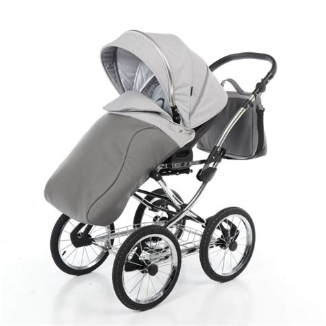 Kočík s veľkými kolesami na nerovnom teréne