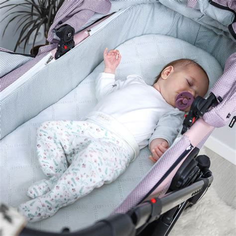 obrázok kočíka s možnosťou zmeny smeru sedenia