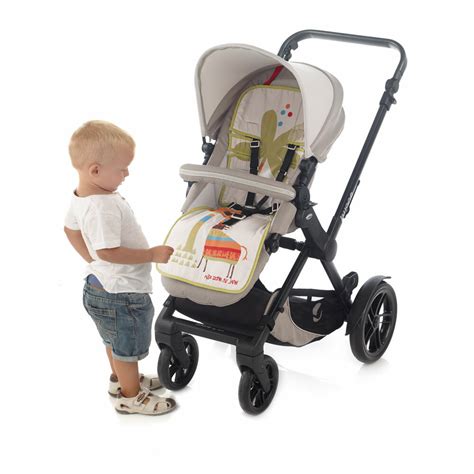 detail rámu športového kočíka s odpružením