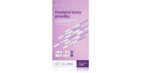 Žena držiaca ovulačný test