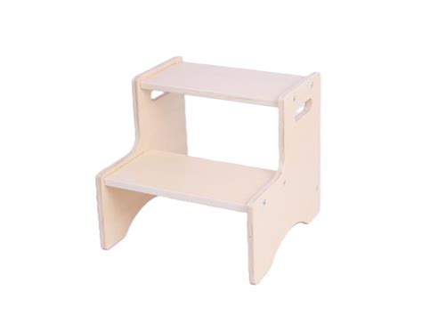 Detské schodíky pri umývadle