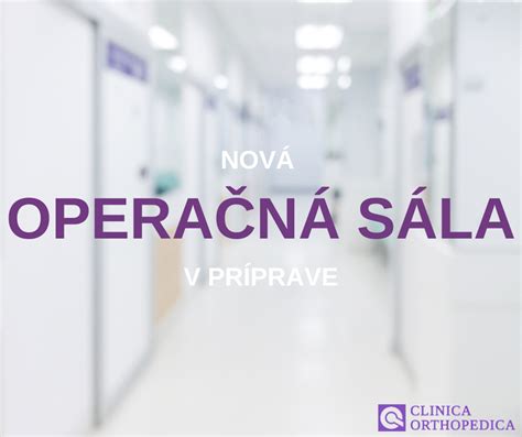 Personál pripravujúci operačnú sálu