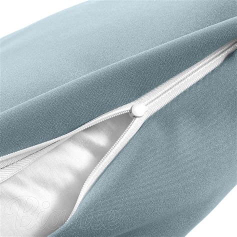 Detail zapínania fusaku na zips