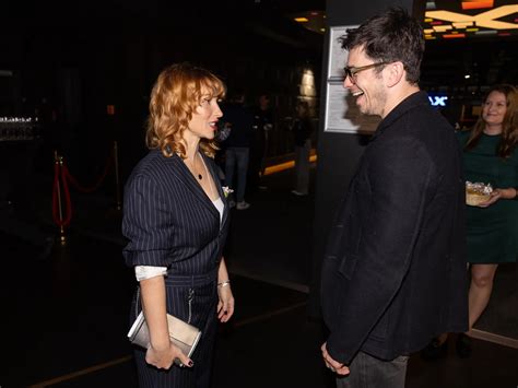 Ilustrácia súdnej siene s rodinou