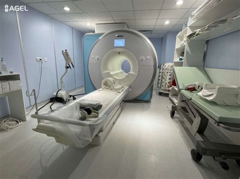 moderné rádiologické pracovisko s diagnostickou technikou