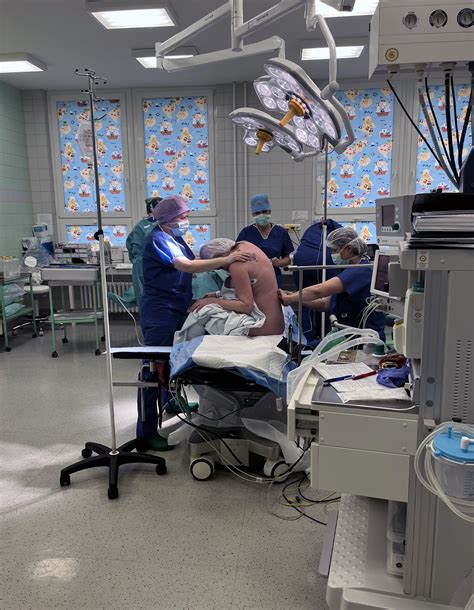 Schematické zobrazenie gynekologického zákroku kyretáže