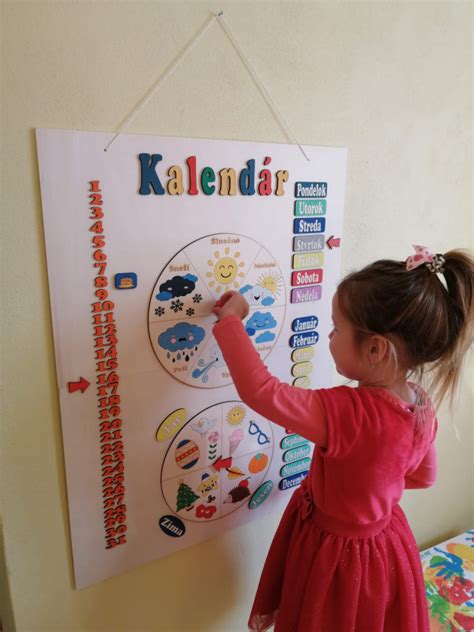 ročný kalendár pre deti znázorňujúci zmenu ročných období