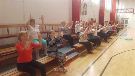 cvičenie prenosu váhy v sede s pomocou rodiča