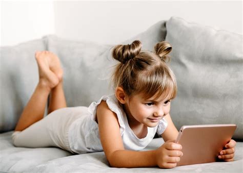 dieťa s tabletom