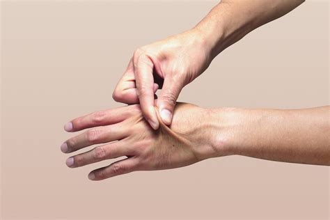 Pinch test - overenie správnej tesnosti pásov autosedačky