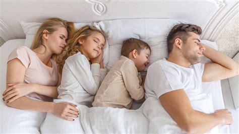 Dieťa s rodičmi pri výbere mena