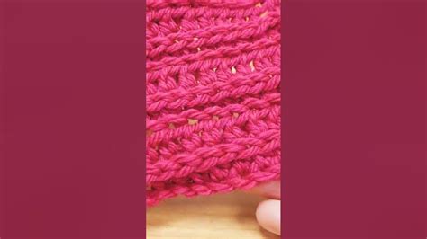 Detail pleteného vzoru na klasickej vlnenej deke